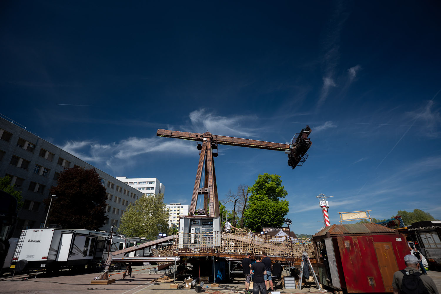 Aufbau der letzten „Großen Fahrgeschäfte“